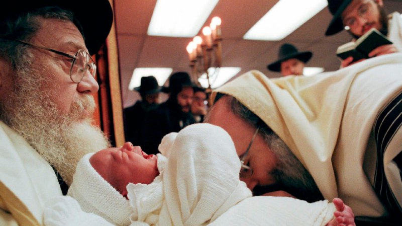 Baby-Penislutschen als jüdisches Ritual“[D]ie Vereinigung der Kinderärzte (IAPA) in Israel lehnt sich gegen ein uraltes ...