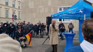 Bußgeld und dann Abholung zur Zwangsimpfung durch PolizeiBewegende Rede des Politikers Armin-Paulus Hampel in Hannover -...