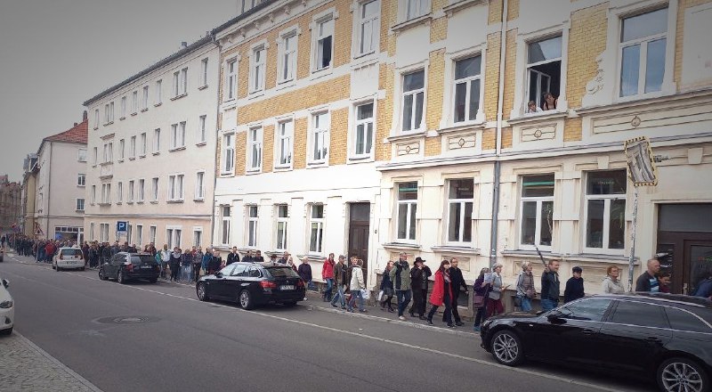 Der "heiße Herbst" beginnt im Spätsommer: In Freiberg sind heute soviele Bürger auf der Straße, wie ...