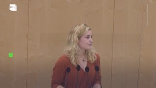 Eva-Maria HOLZLEITNER (SPÖ) kollabiert am 12. Oktober 2021 im Wiener Nationalrat - hat sicher nichts mit den von ihr mas...