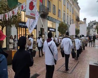 Massiver Antifa-Angriff bei friedlichem Protestmarsch in Bellinzona (Schweiz) am 13.11.2021 Erst st...