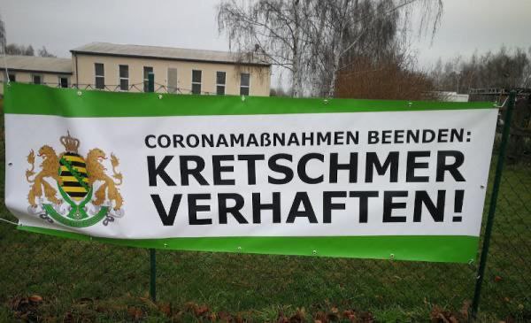 Na sowas: Banner "Kretschmer verhaften" ist keine Straftat. Es ist eine wichtige Forderung!In einigen Städten - u.a. in ...