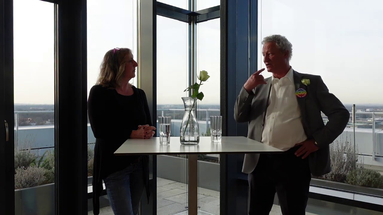 Schau dir "DE:  ZWANGSTEST für Karl Hilz! Exklusiv-Interview mit Bettina Gorzolla für #honkforhope" ...